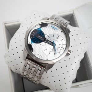 Diesel Mini Daddy Silver Tone Mens Watch DZ 7305